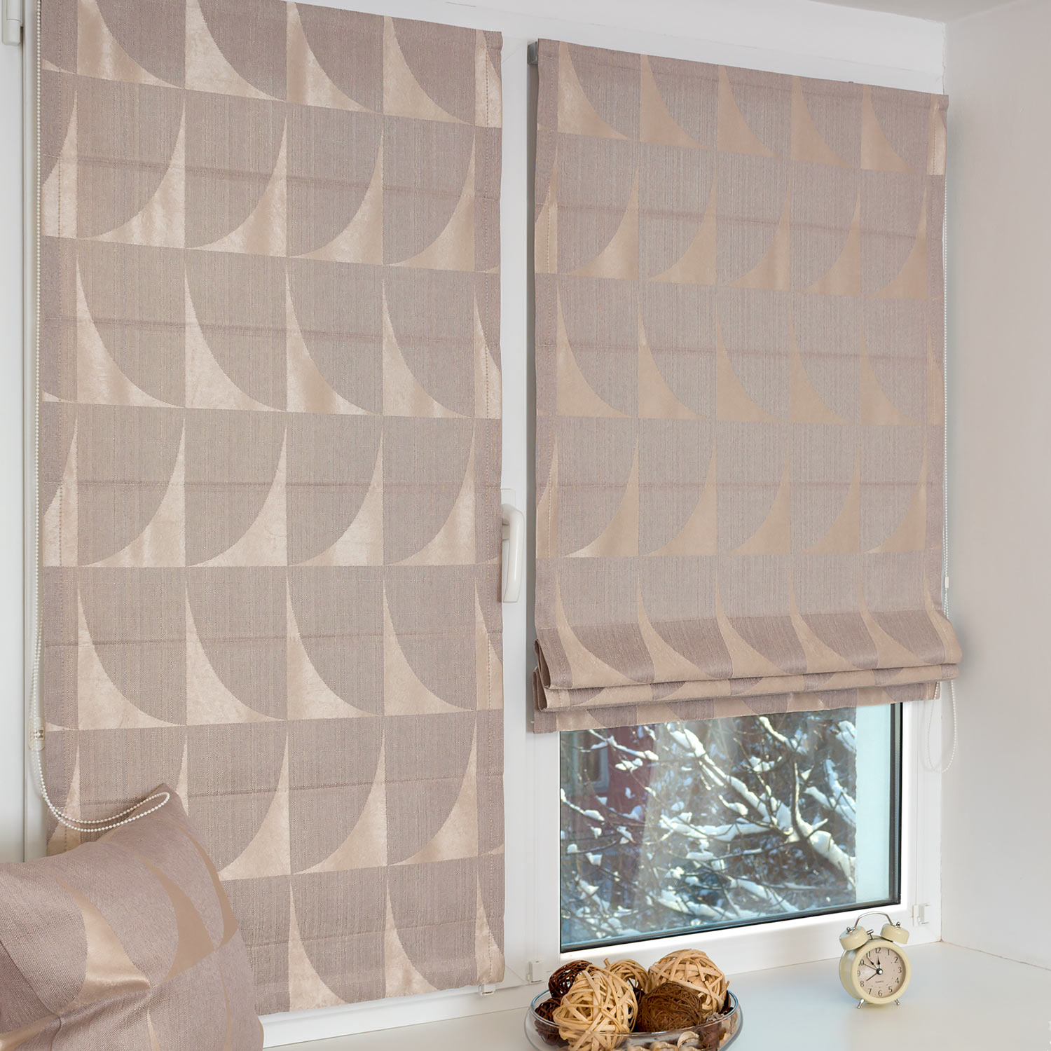 mini Roman blind side view Valerie 5